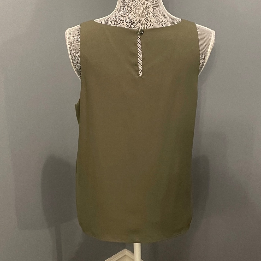 Green Simply Styled Shell - Picture 3 of 6